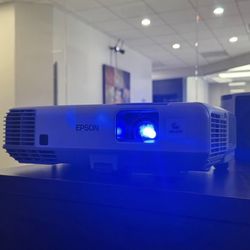 Epson PowerLite 93 3LCD HDMI Movie Projector Portable 2600 Lumens 1080i HD W/ REMOTE!