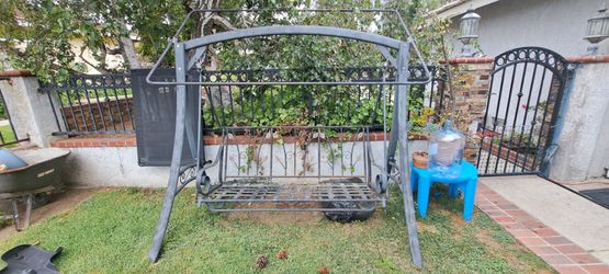 FREE Beautiful Garden Swing