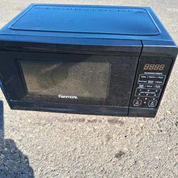Kenmore microwave 700watts $10