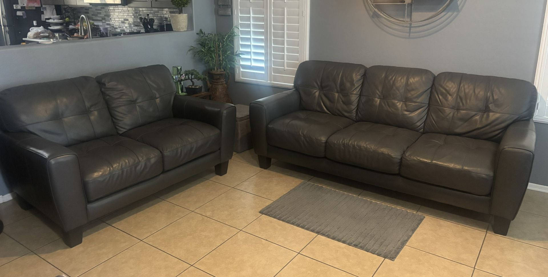 Beautiful Living Room Set. Couch & Love Seat 