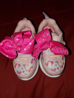 size 6 pink sneakers