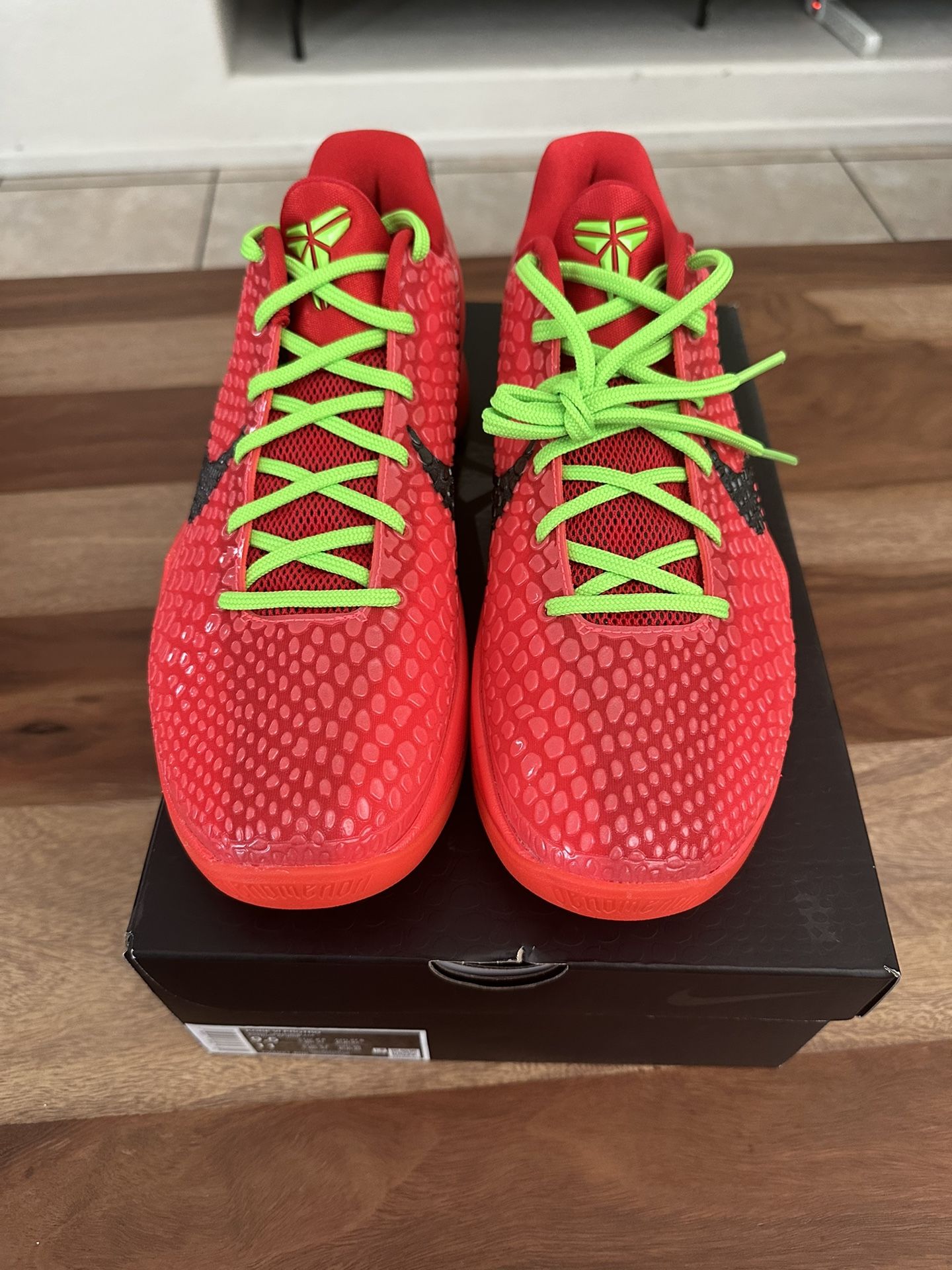 Kobe 6 “Reverse Grinch” Size 9.5 Athletic shoes & Sneakers