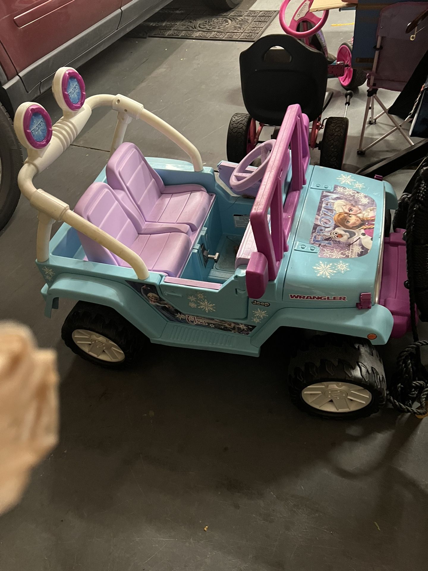  Power Wheels Disney Frozen Jeep Wrangler Ride-On