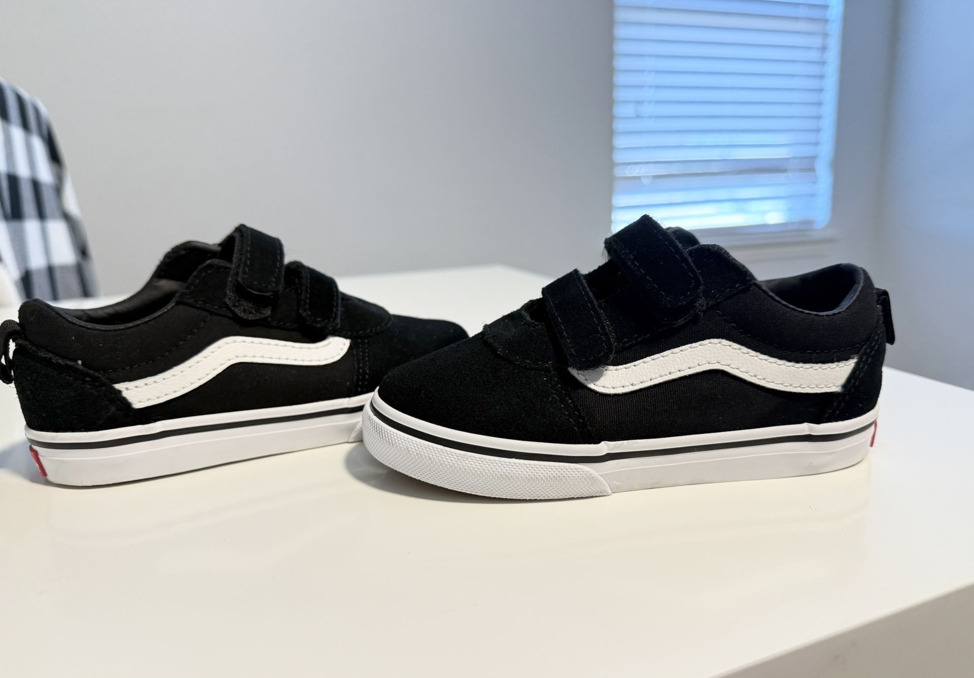 Van sneakers Boy Size 10 (like New condition)