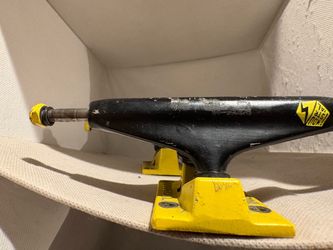 Skateboard trucks