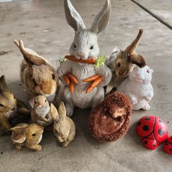 Figurines