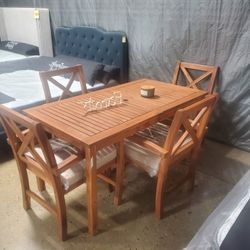 Classic wood outdoor dining 5pc  set, featuring X-back chairs and a rectangular slatted table (NEW)