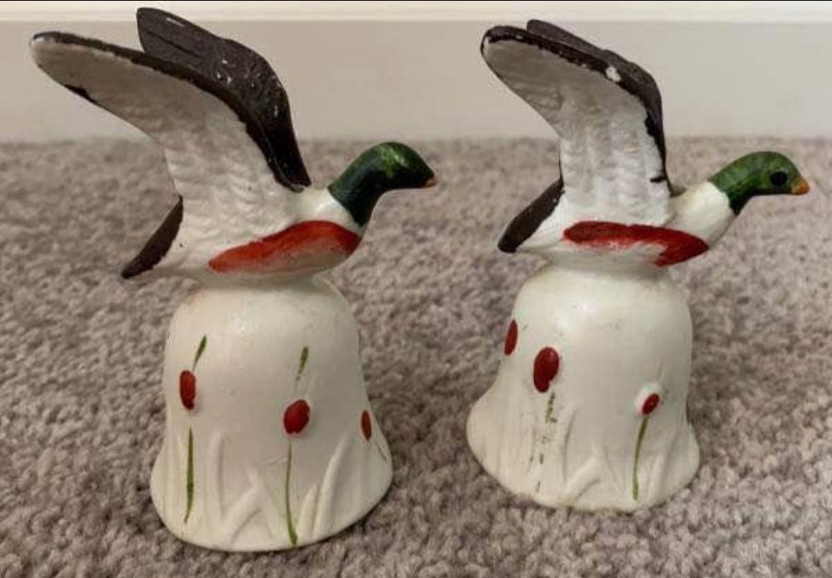 Vintage Set Of 2 Resin Ducks Tabletop Stand Figurine Home Decoration Accent