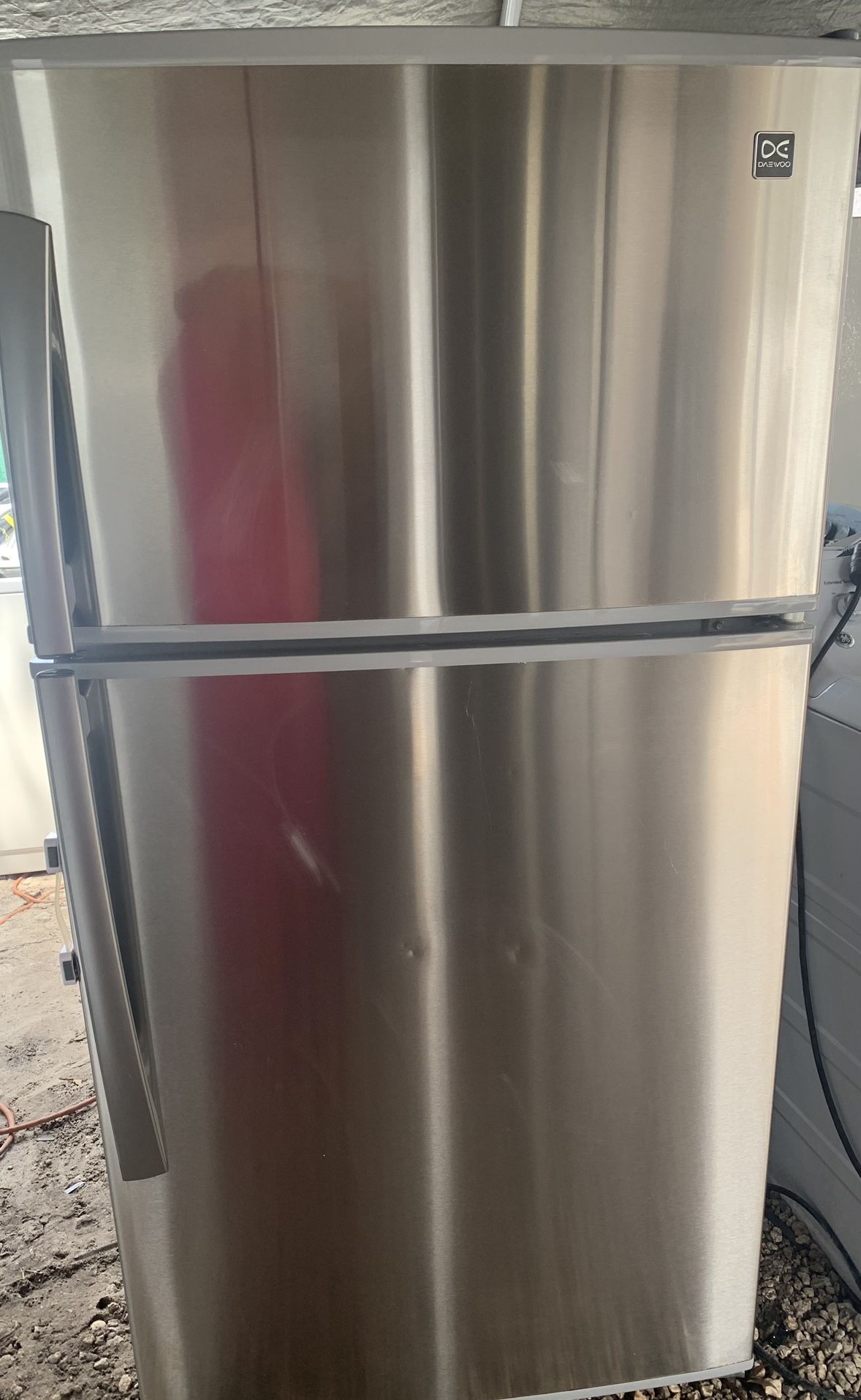DAEWOO fridge Stainless steel -Working perfectly in very good condition