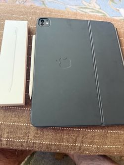 iPad Pro w/ Magic Keyboard and pencil pro