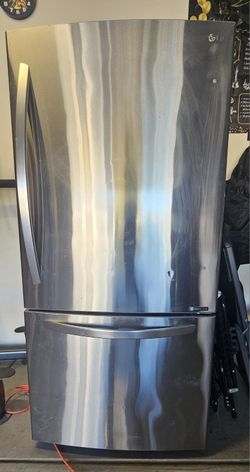 LG Refrigerator (READ DESCRIPTION 👇🏻)