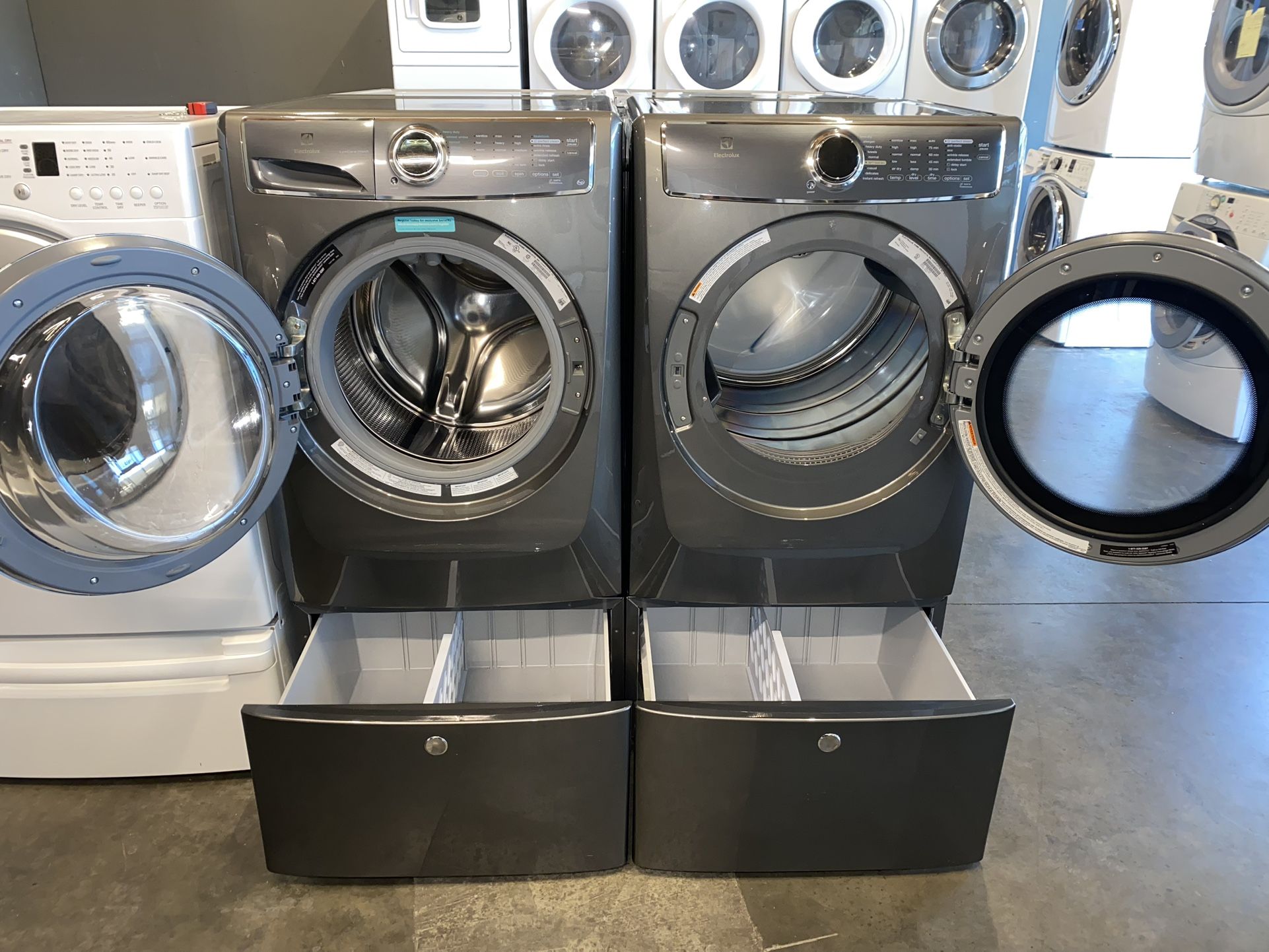 ELECTROLUX XL CAPACITY WASHER DRYER ELECTRIC SET