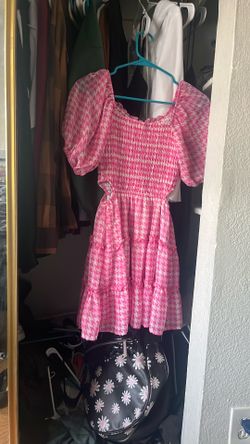 Vestido rosa con cuadritos blancos