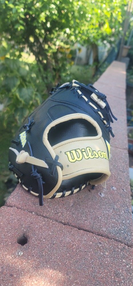 1B WILSON A2000