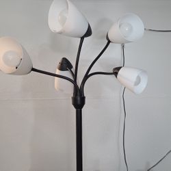 5-Head Floor Lamp – Adjustable – Works Perfect