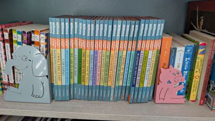 Mo Willems Elephant & Piggie Book Set with book ends