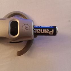 Vintage Motorola Handsfree Bluetooth Earpiece 