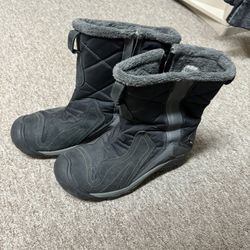 Free Womans Size 8 Snow Boots