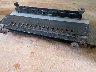 Dovetail jig
