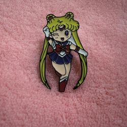 sailor moon enamel pin       (shipping only)