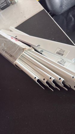 Shelf bracket