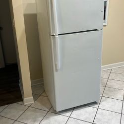 GE 15.5 Cu. Ft. Top Freezer Refrigerator