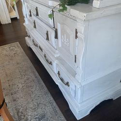 Dresser Dinner room Piece 