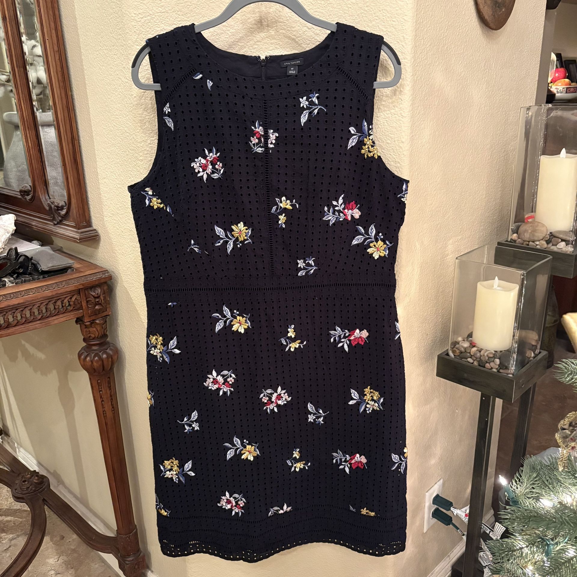 ANN TAYLOR Black Eyelet Floral Embroidery Lined Sheath Dress Size 18 Tall