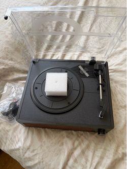 Vinyl record player