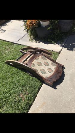Collapsible carved Rockingchair