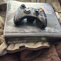 Xbox 360 Limited Edition Call of Duty: Modern Warfare 3 Bundle