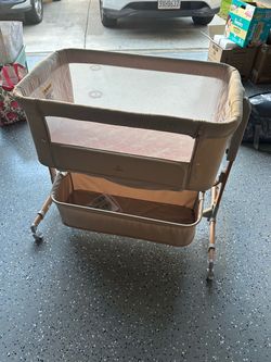 Baby bedside bassinet