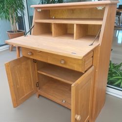 Desk.