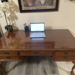 Traditional desk