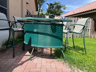 Bar with 4 chairs