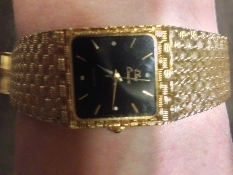 Oleg Cassini Quartz 31-457 Stainless Steel Wrist Watch for Women.