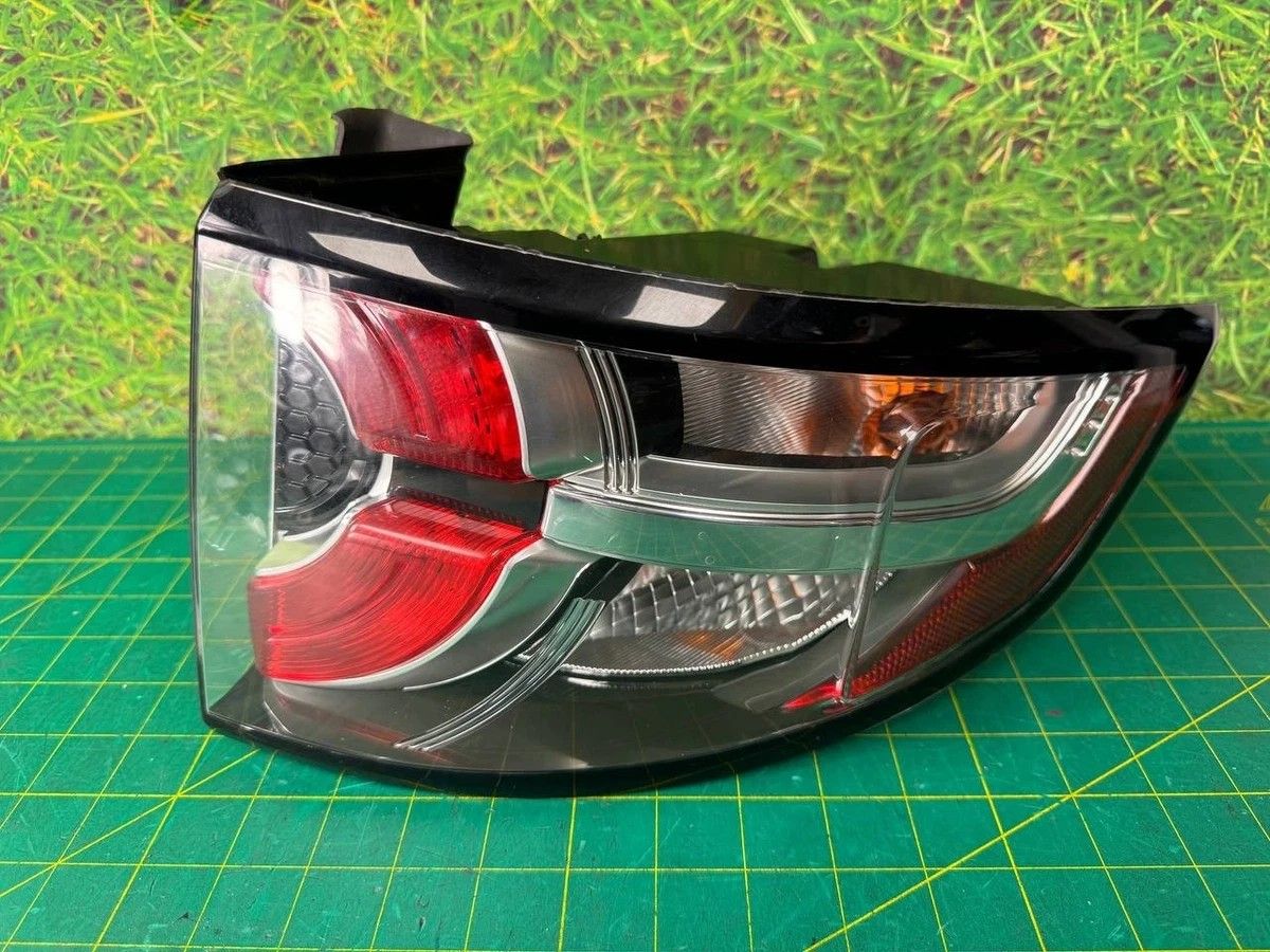 15-19 LAND ROVER DISCOVERY REAR RIGHT OUTER TAILLIGHT LAMP OEM