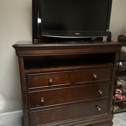 3 Piece Wood Dresser Set