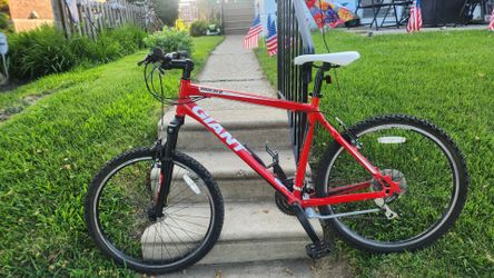 GIANT BOULDER SE BIKE. M-L.