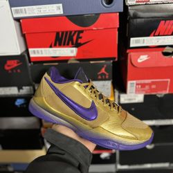 Kobe 5 Protro Undefeated Hall Of Fame size 9  Close To PADS