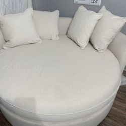 CREAM CUDDLE COUCH