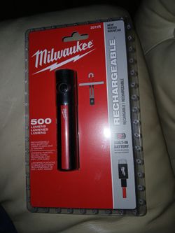 Milwaukee
500 Lumens EDC Everyday Carry Internal Rechargeable Flashlight with Magnet