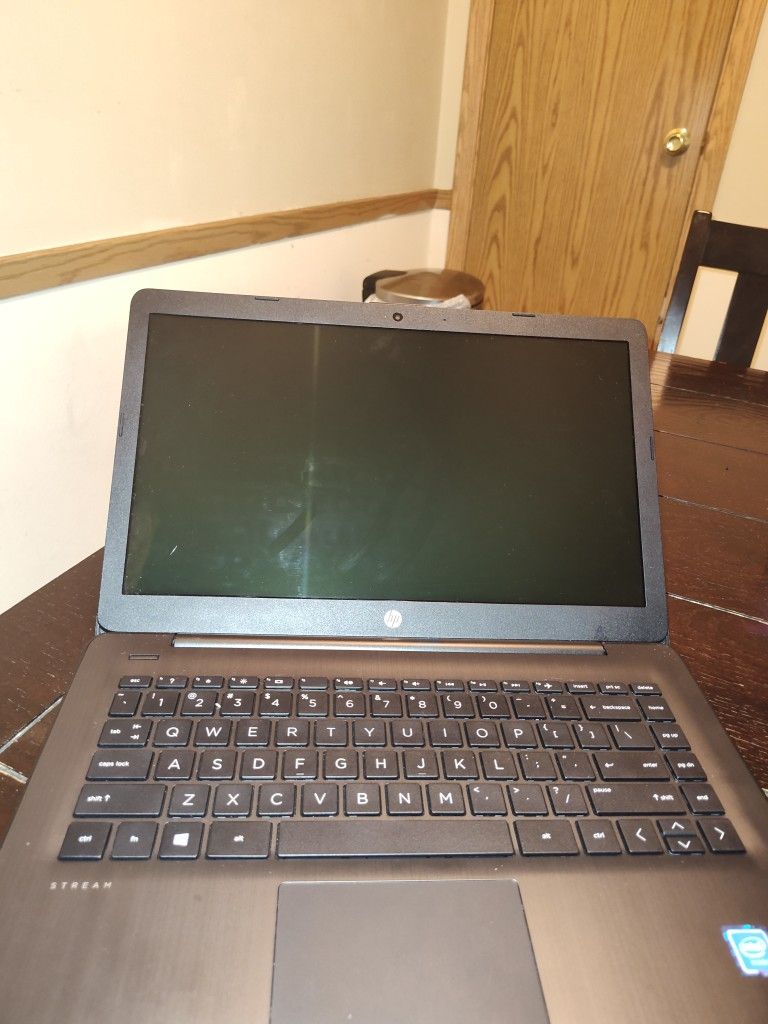 USED BLACK HP LAPTOP COMPUTER