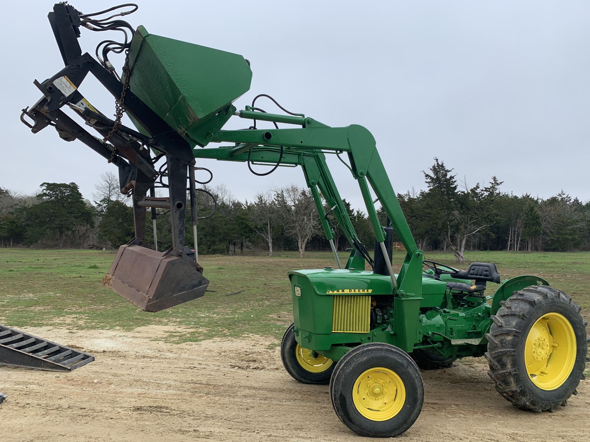 40 hp johndeer diesel tractor with front end loader new back tires for Sale in Hockley, TX OfferUp