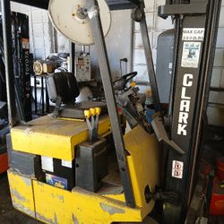 CLARK ELECTRIC FORKLIFT 
