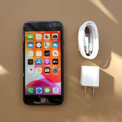 iPhone 7 - UNLOCKED - Like New 