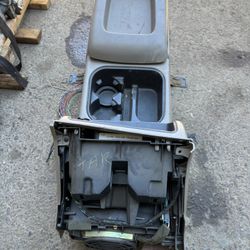 2004 GMC Yukon Center Console Parts