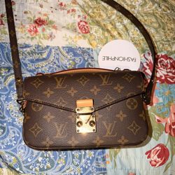 Louis Vuitton brown monogram pochette Métis east 