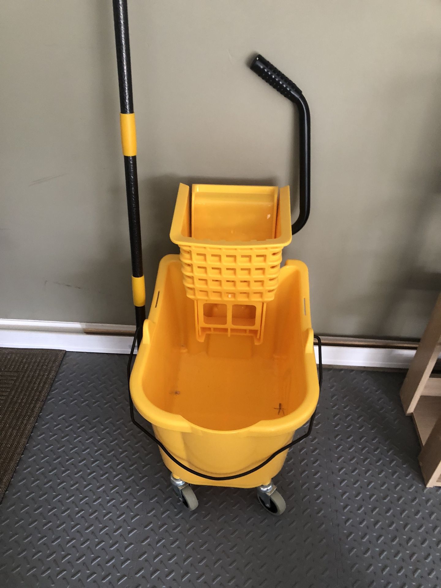 Side press, Wringer, combo commercial, rectangular mop, bucket on wheels, 35 quart and Mop Handle heavy duty, 60 inch metal with cotton mop