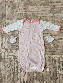 NWOT Just Born Girl's 0-6M Sleep Gown with Attached Hand Covers and Mittons